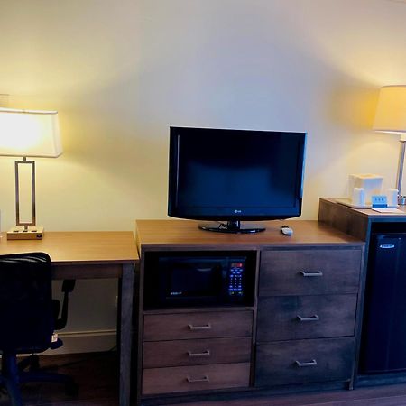 Clarion Hotel & Conference Center Sungai Toms Luaran gambar