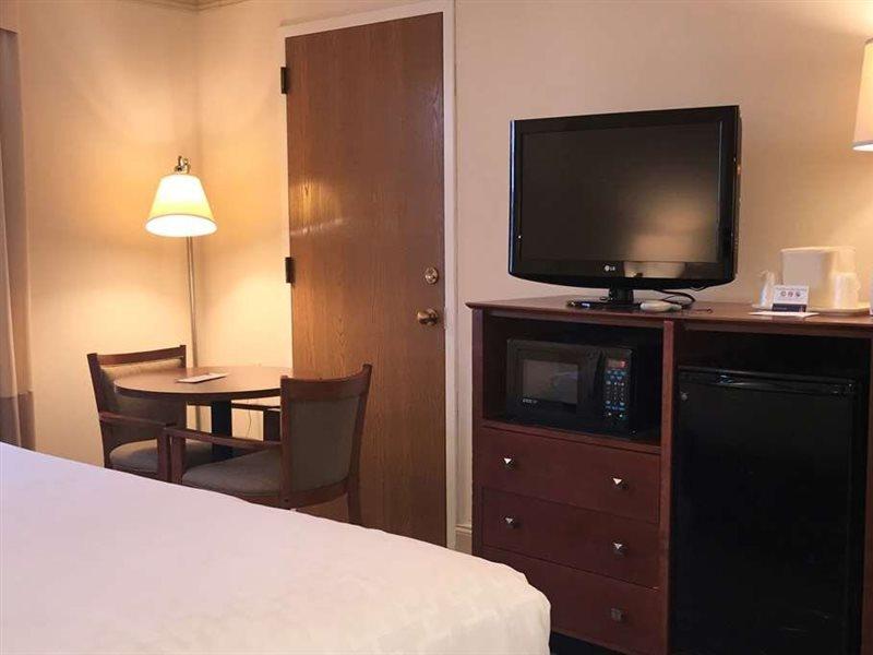 Clarion Hotel & Conference Center Sungai Toms Luaran gambar
