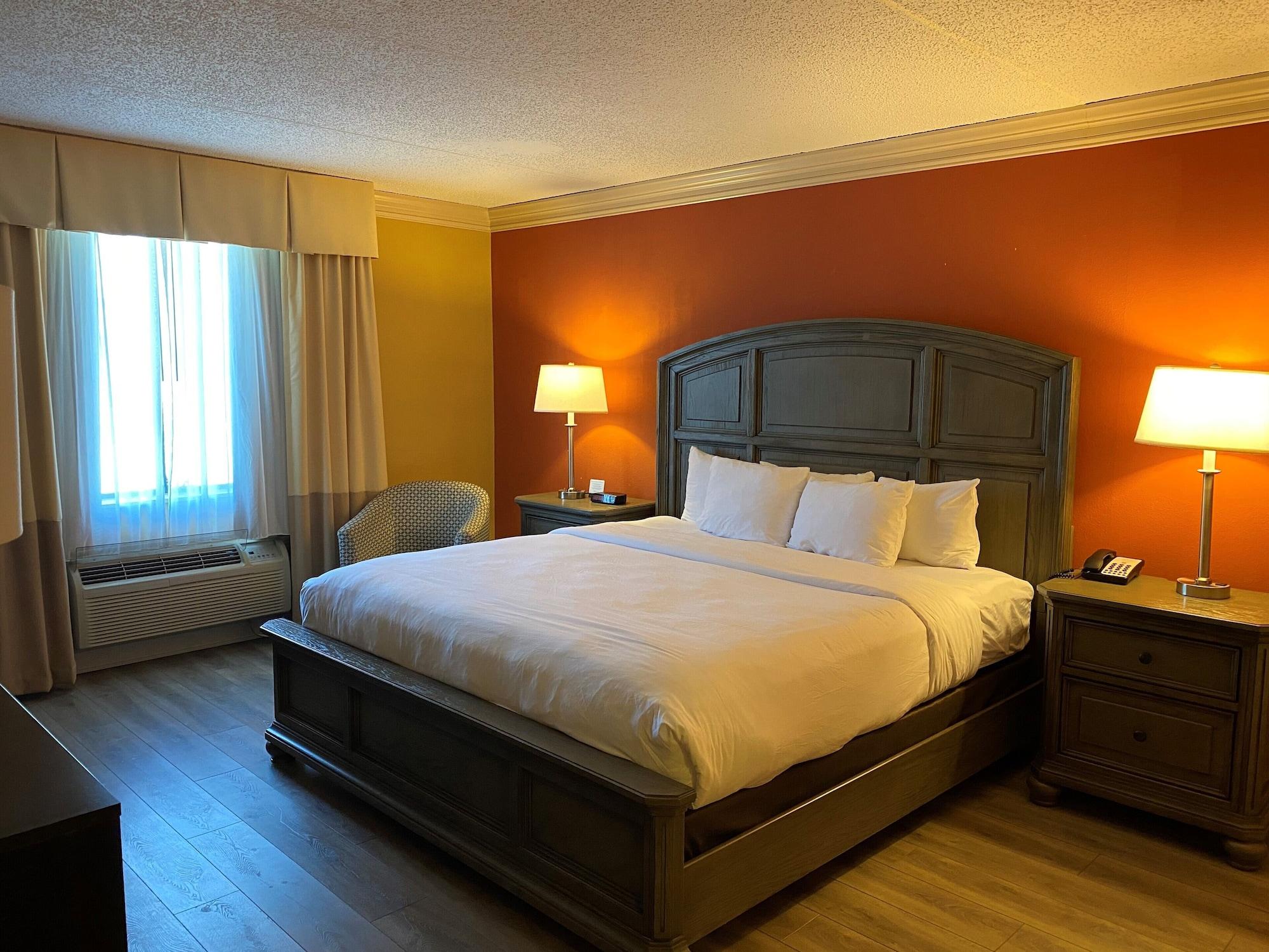 Clarion Hotel & Conference Center Sungai Toms Luaran gambar