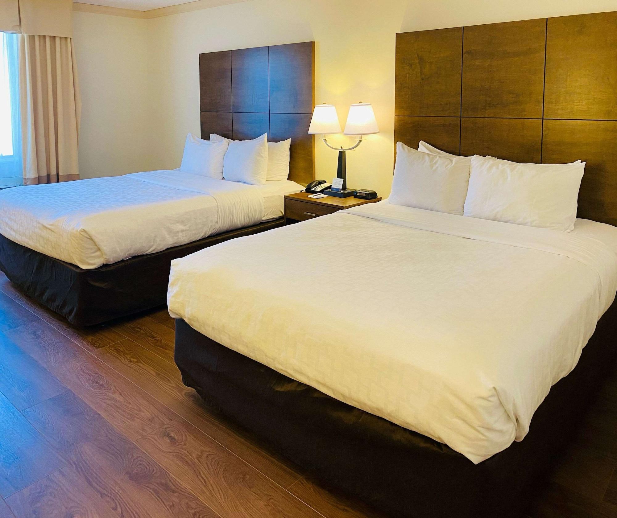 Clarion Hotel & Conference Center Sungai Toms Luaran gambar