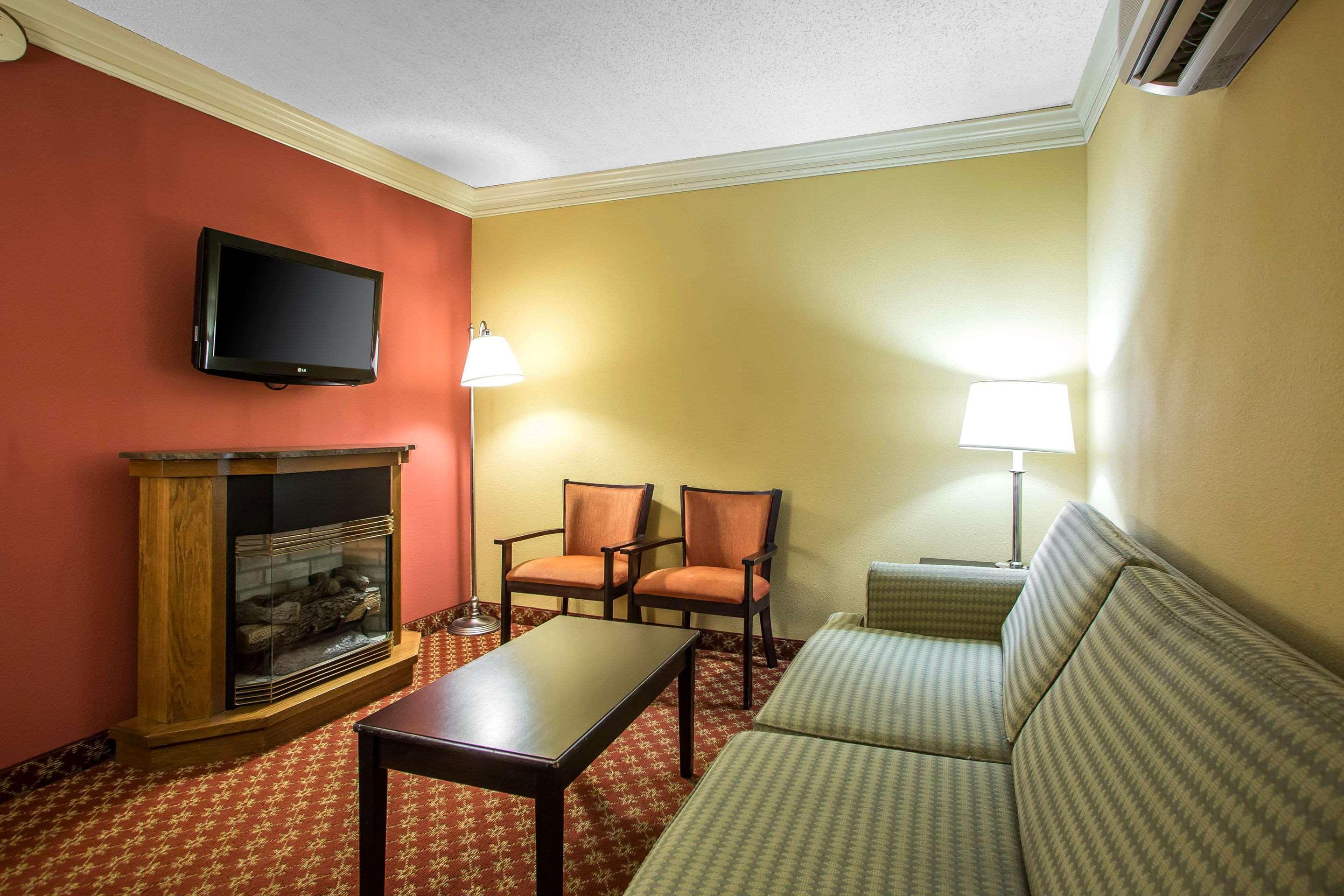 Clarion Hotel & Conference Center Sungai Toms Luaran gambar