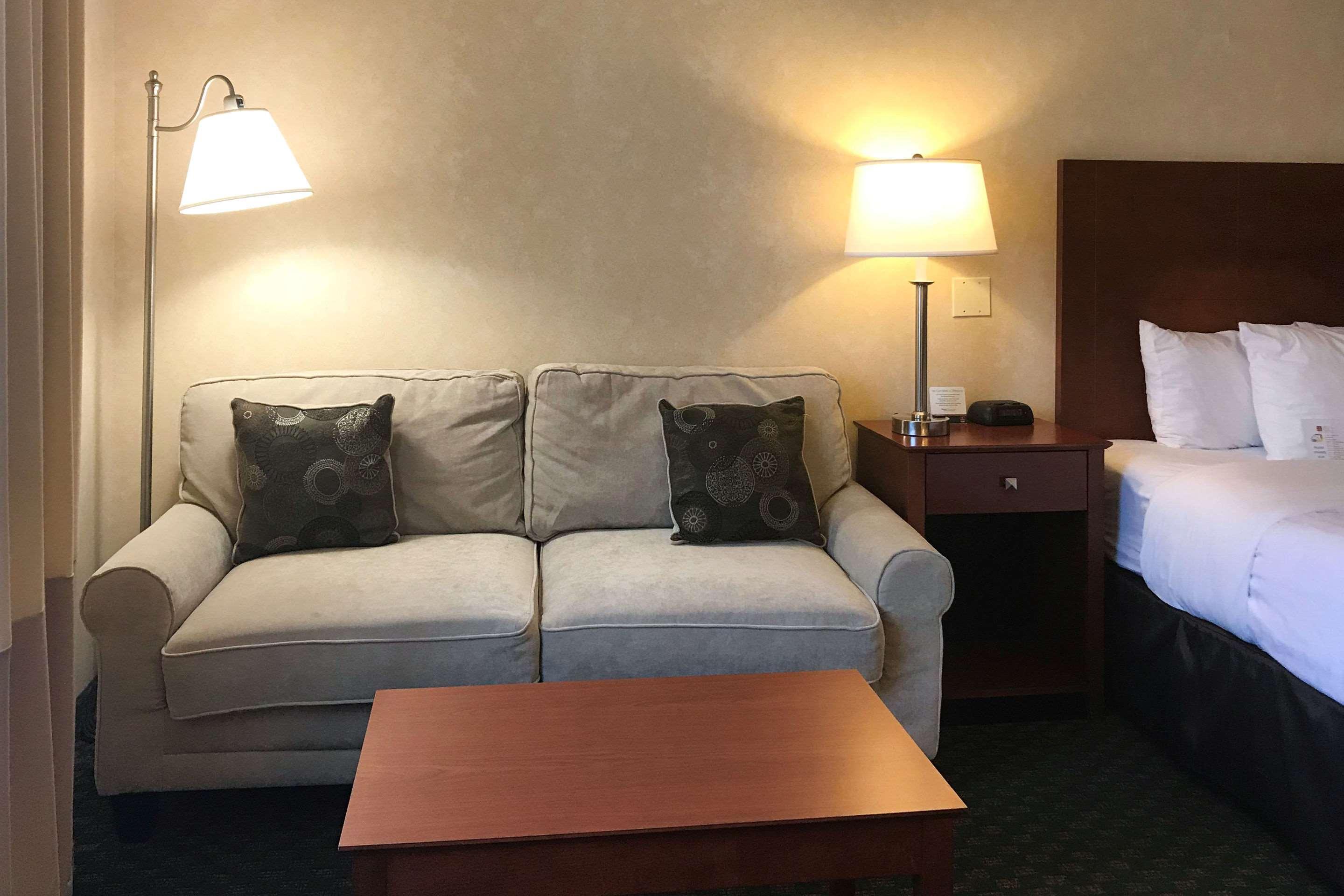 Clarion Hotel & Conference Center Sungai Toms Luaran gambar