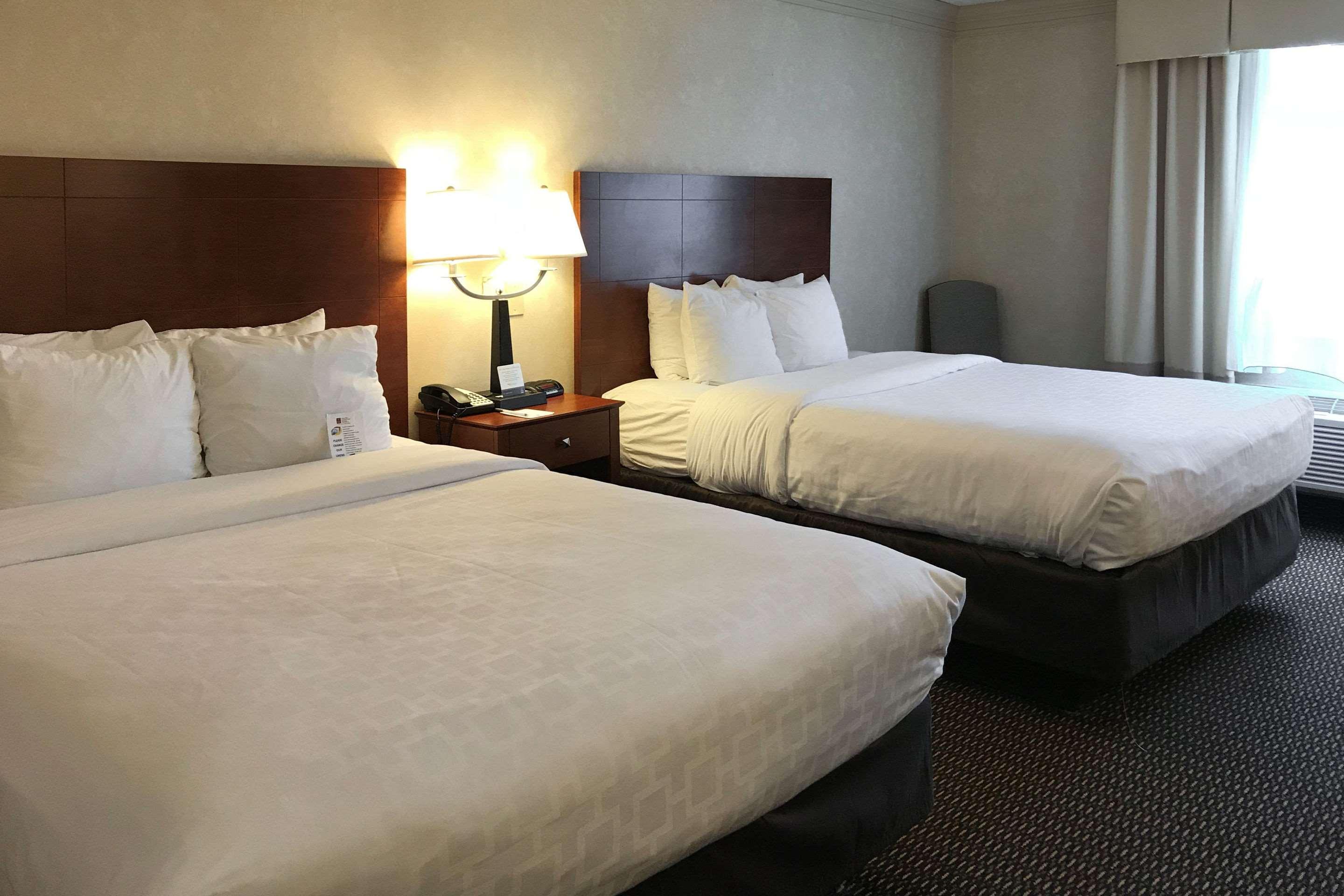 Clarion Hotel & Conference Center Sungai Toms Luaran gambar