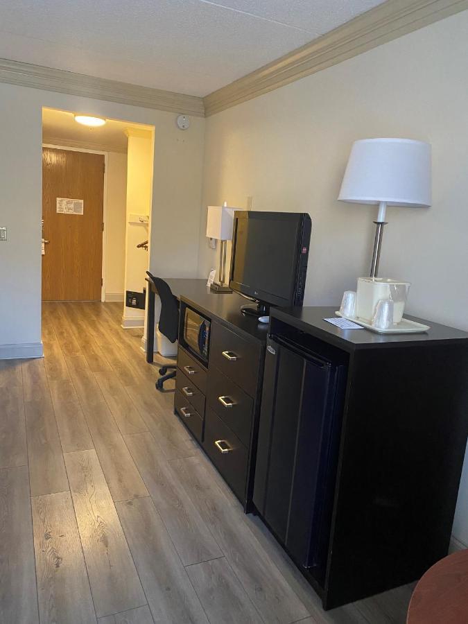 Clarion Hotel & Conference Center Sungai Toms Luaran gambar