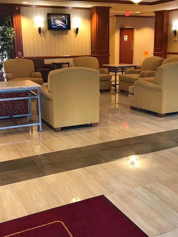 Clarion Hotel & Conference Center Sungai Toms Luaran gambar