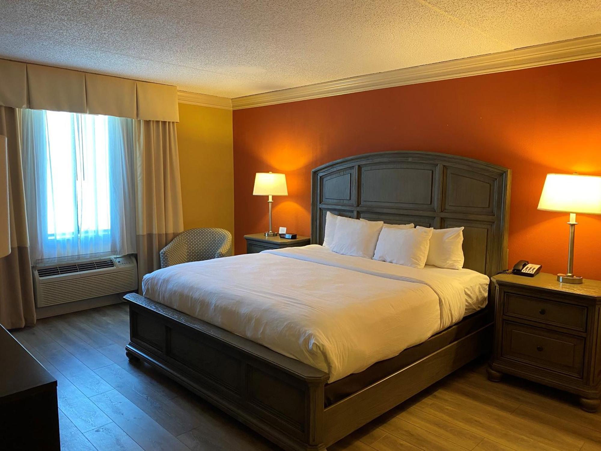 Clarion Hotel & Conference Center Sungai Toms Luaran gambar